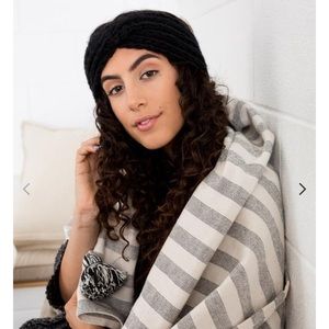 Grace Eleyae Black Warm Knit Headband (Like new)